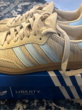 Adidas Samba-Style women’s Sneakers in Beige & White size 6.5